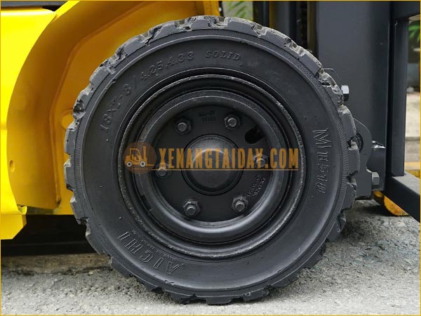 Xe nâng điện ngồi lái KOMATSU FB15-12