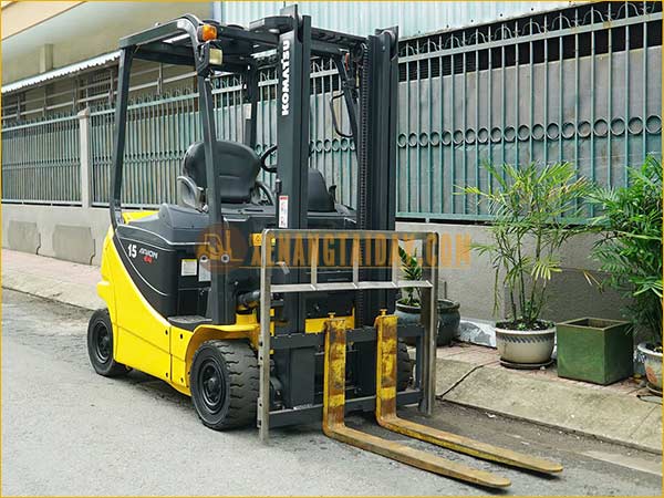 Xe nâng điện ngồi lái KOMATSU FB15-12