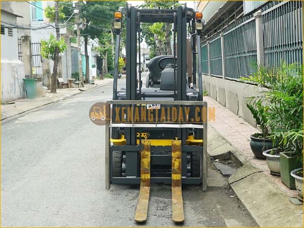 Xe nâng điện ngồi lái KOMATSU FB15-12