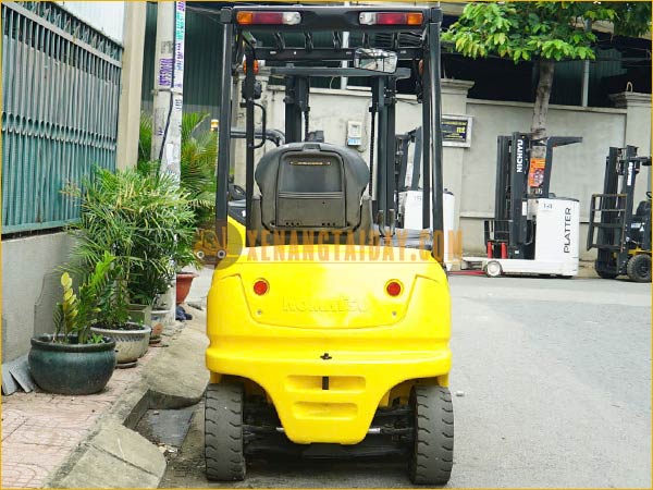 Xe nâng điện ngồi lái KOMATSU FB15-12