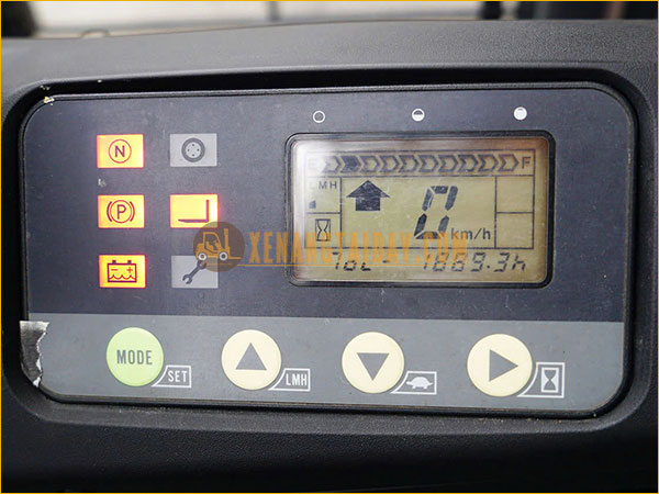 Xe nâng điện ngồi lái KOMATSU FB15-12