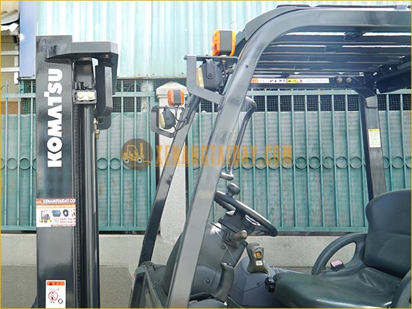 Xe nâng điện ngồi lái KOMATSU FB15-12