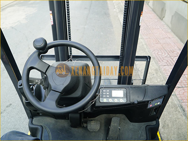 Xe nâng điện ngồi lái KOMATSU FB15-12