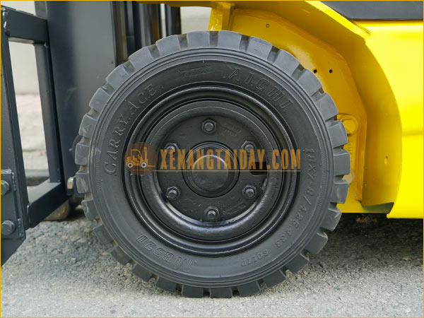 Xe nâng điện ngồi lái KOMATSU FB15-12