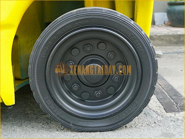 Xe nâng điện ngồi lái KOMATSU FB15-12