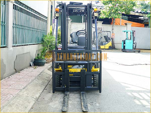 Xe nâng điện ngồi lái KOMATSU FB15-12