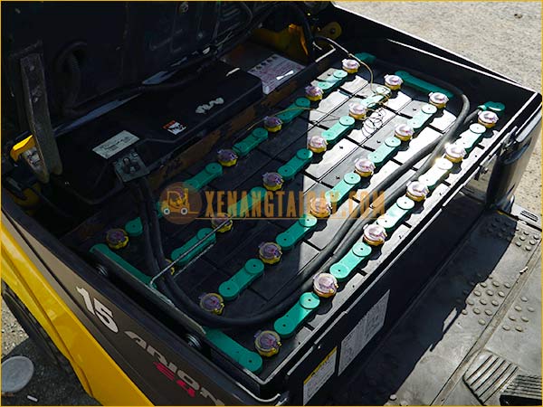 Xe nâng điện ngồi lái KOMATSU FB15-12