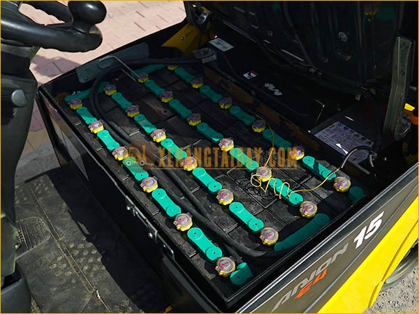 Xe nâng điện ngồi lái KOMATSU FB15-12