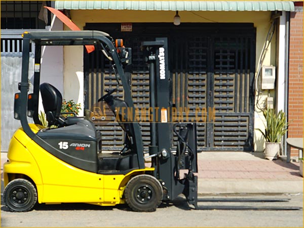 Xe nâng điện ngồi lái KOMATSU FB15-12