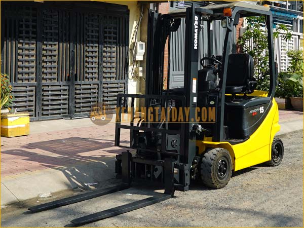 Xe nâng điện ngồi lái KOMATSU FB15-12