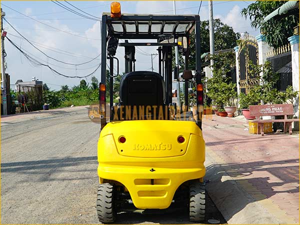 Xe nâng điện ngồi lái KOMATSU FB15-12