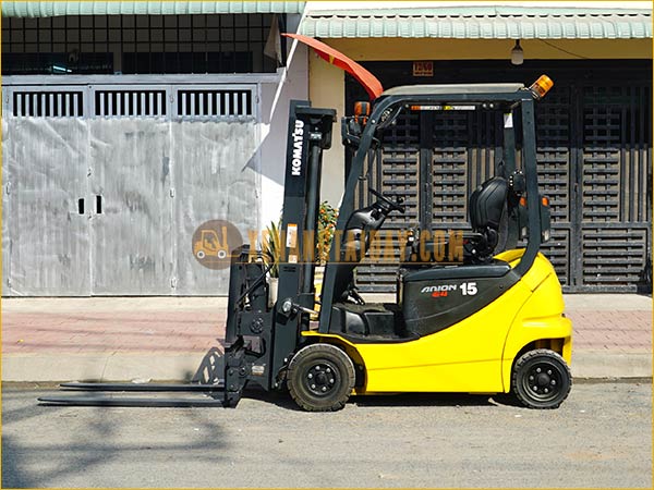 Xe nâng điện ngồi lái KOMATSU FB15-12