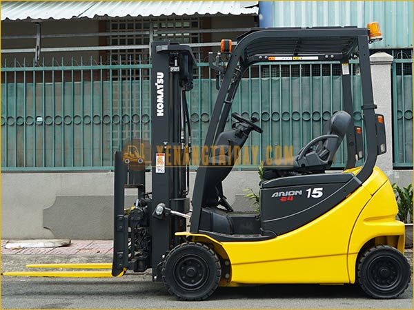 Xe nâng điện ngồi lái KOMATSU FB15-12