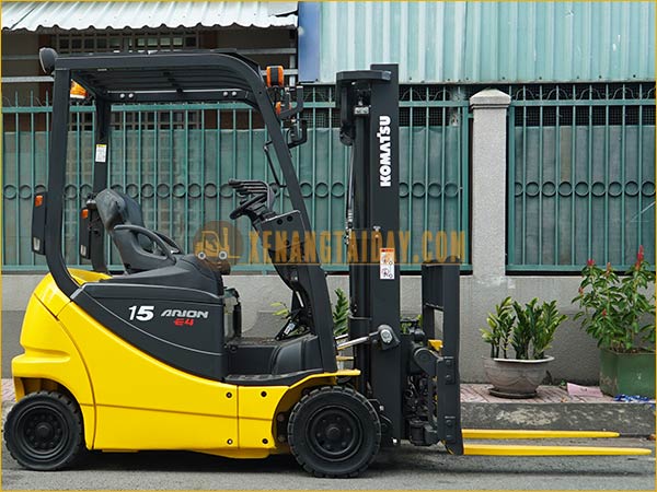 Xe nâng điện ngồi lái KOMATSU FB15-12