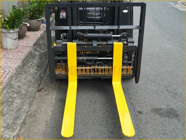 Xe nâng điện ngồi lái KOMATSU FB15-12