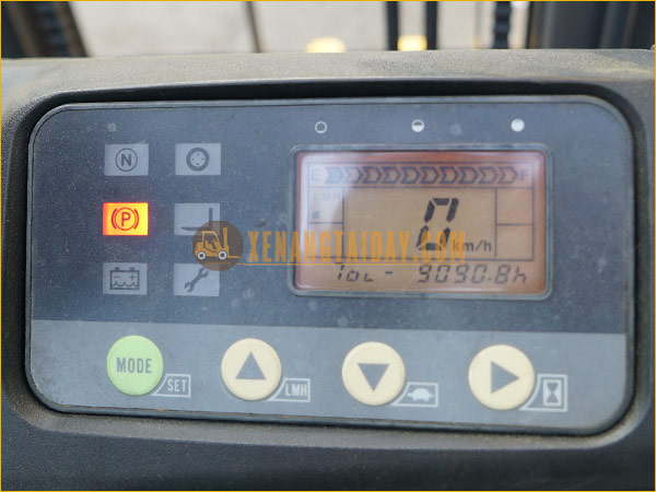 Xe nâng điện ngồi lái KOMATSU FB15-12