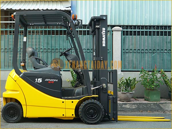 Xe nâng điện ngồi lái KOMATSU FB15-12