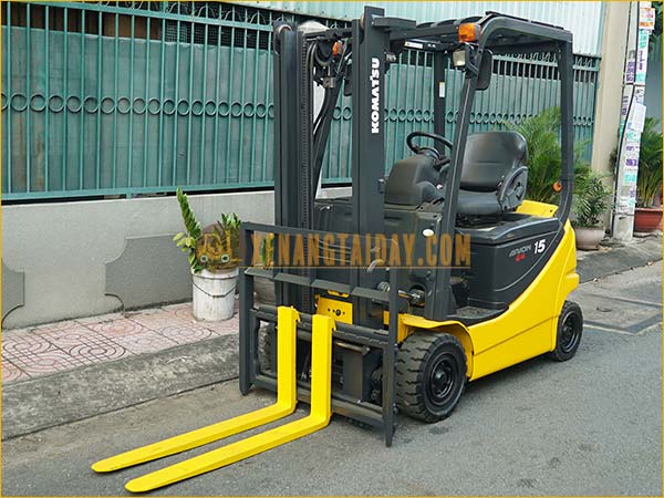 Xe nâng điện ngồi lái KOMATSU FB15-12