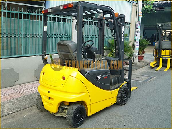 Xe nâng điện ngồi lái KOMATSU FB15-12