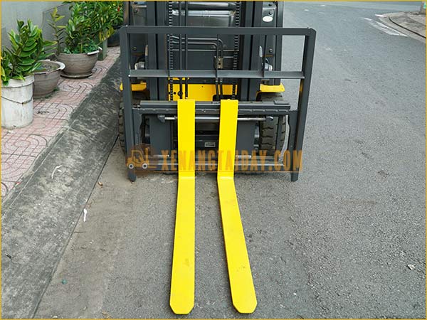 Xe nâng điện ngồi lái KOMATSU FB15-12
