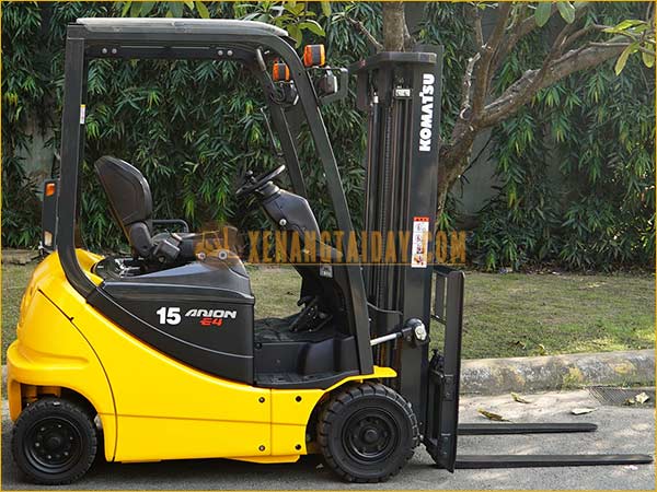 Xe nâng điện ngồi lái KOMATSU FB15-12