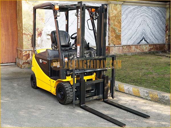 Xe nâng điện ngồi lái KOMATSU FB15-12