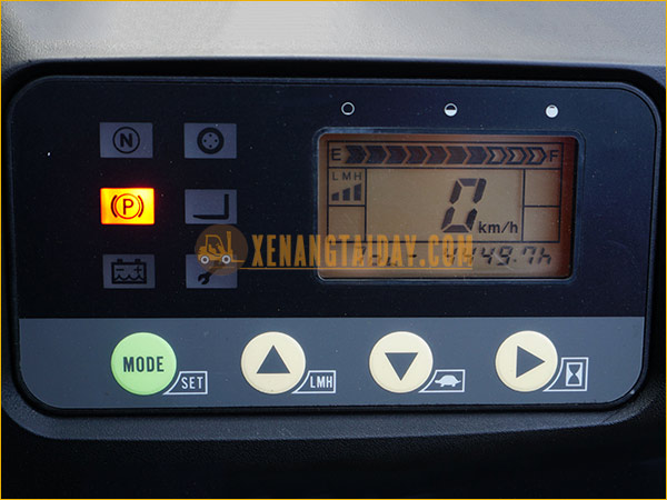 Xe nâng điện ngồi lái KOMATSU FB15-12