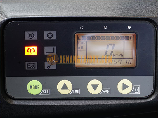 Xe nâng điện ngồi lái KOMATSU FB15-12