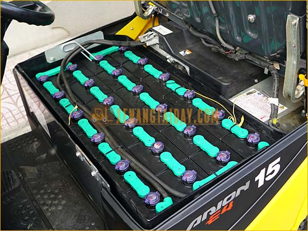 Xe nâng điện ngồi lái KOMATSU FB15-12