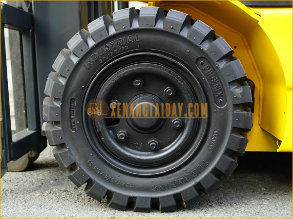 Xe nâng điện ngồi lái KOMATSU FB15-12