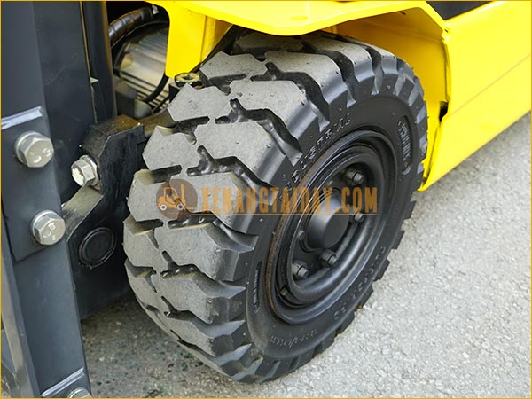 Xe nâng điện ngồi lái KOMATSU FB15-12
