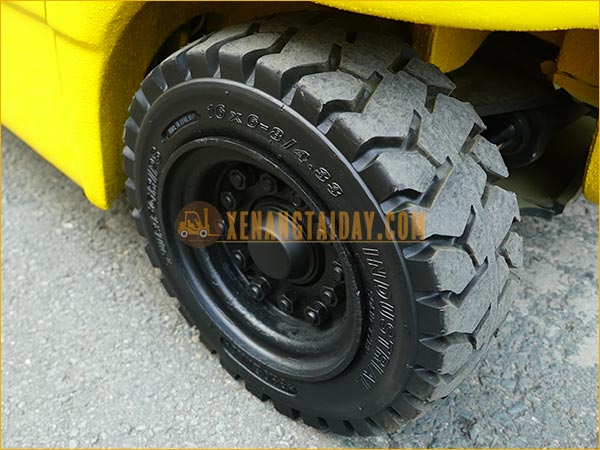 Xe nâng điện ngồi lái KOMATSU FB15-12