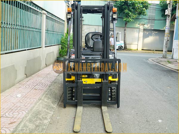 Xe nâng điện ngồi lái KOMATSU FB15-12