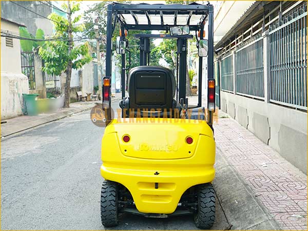 Xe nâng điện ngồi lái KOMATSU FB15-12