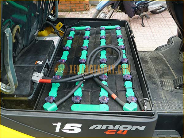 Xe nâng điện ngồi lái KOMATSU FB15-12 gắn bình điện axít chì 48V - 402Ah LIFTTOP VTFL6