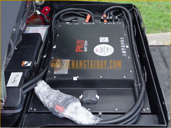 Xe nâng điện ngồi lái KOMATSU FB15-12 gắn pin lithum 48V - 460Ah PKGFF48460