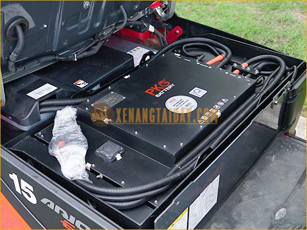 Xe nâng điện ngồi lái KOMATSU FB15-12 gắn pin lithum 48V - 460Ah PKGFF48460