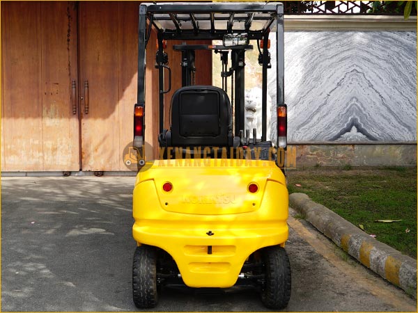 Xe nâng điện ngồi lái KOMATSU FB15G-12