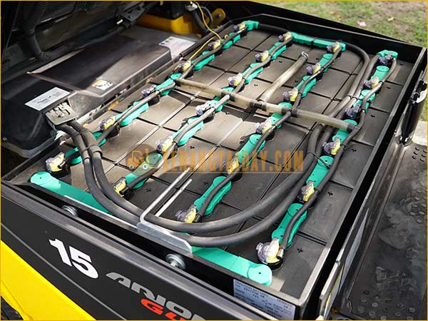 Xe nâng điện ngồi lái KOMATSU FB15G-12