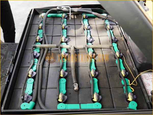 Xe nâng điện ngồi lái KOMATSU FB15G-12