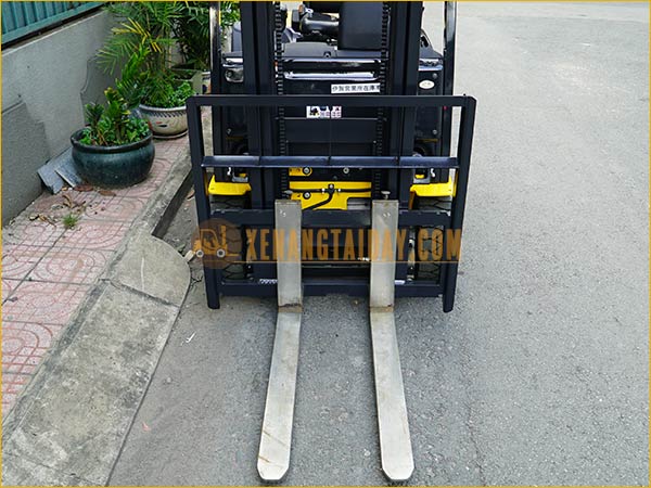 Xe nâng điện ngồi lái KOMATSU FB15M-12