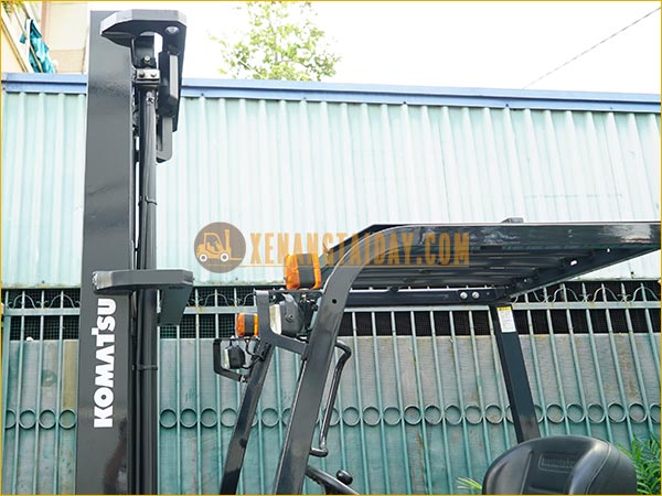Xe nâng điện ngồi lái KOMATSU FB15M-12