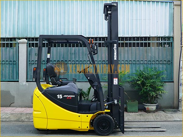 Xe nâng điện ngồi lái KOMATSU FB15M-12