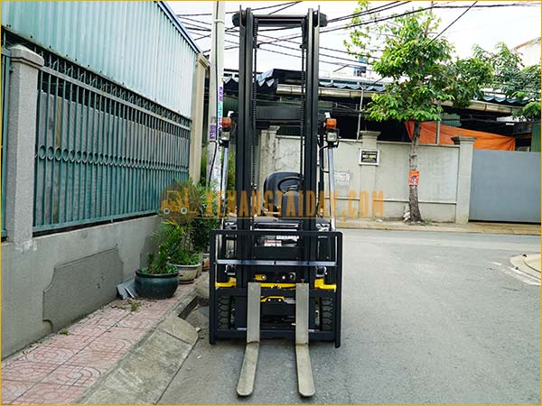 Xe nâng điện ngồi lái KOMATSU FB15M-12