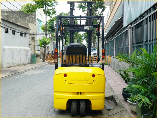 Xe nâng điện ngồi lái KOMATSU FB15M-12