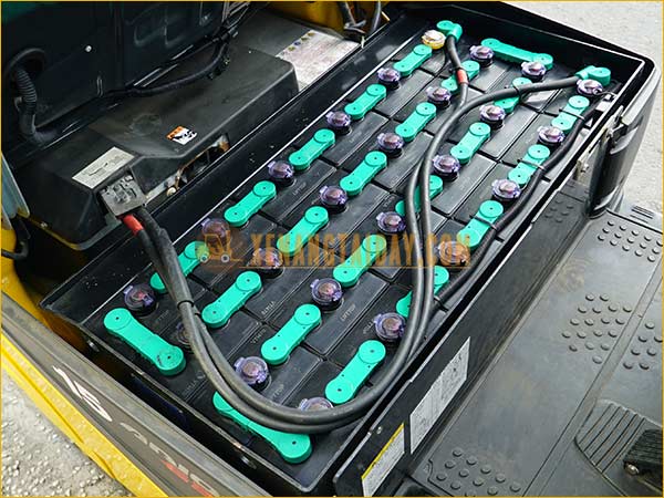Xe nâng điện ngồi lái KOMATSU FB15M-12 gắn bình điện axít chì 48V - 468Ah LIFTTOP VTIL6