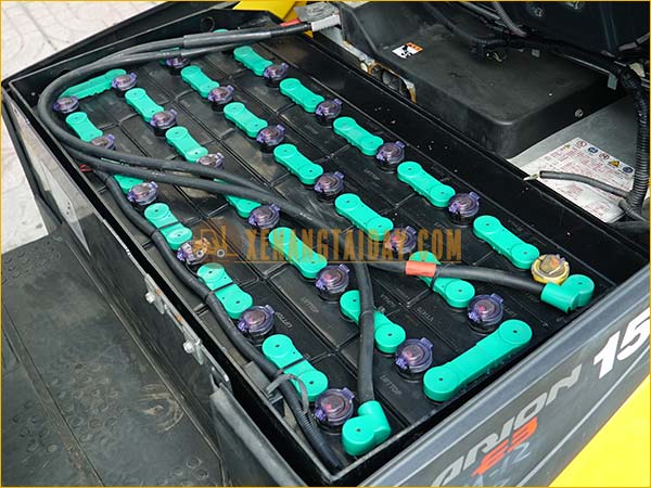 Xe nâng điện ngồi lái KOMATSU FB15M-12 gắn bình điện axít chì 48V - 468Ah LIFTTOP VTIL6