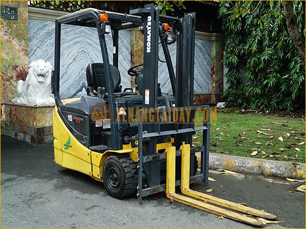 Xe nâng điện ngồi lái KOMATSU FB15M-12