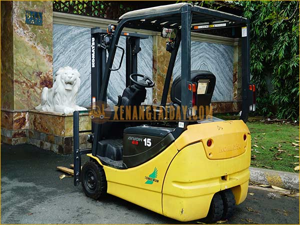 Xe nâng điện ngồi lái KOMATSU FB15M-12