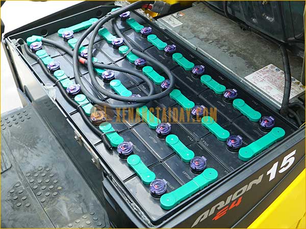 Xe nâng điện ngồi lái KOMATSU FB15M-12 gắn bình điện axít chì 48V - 468Ah LIFTTOP VTIL6